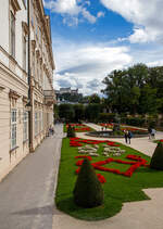 Blick durch den Mirabellgarten in Salzburg auf die Festung Hohensalzburg, links das Schloss Mirabell, hier am 10.09.2022.